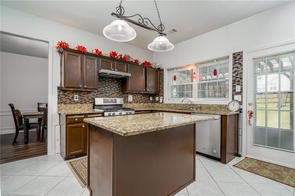 900 Cherringham Court, Alpharetta, Georgia image 4