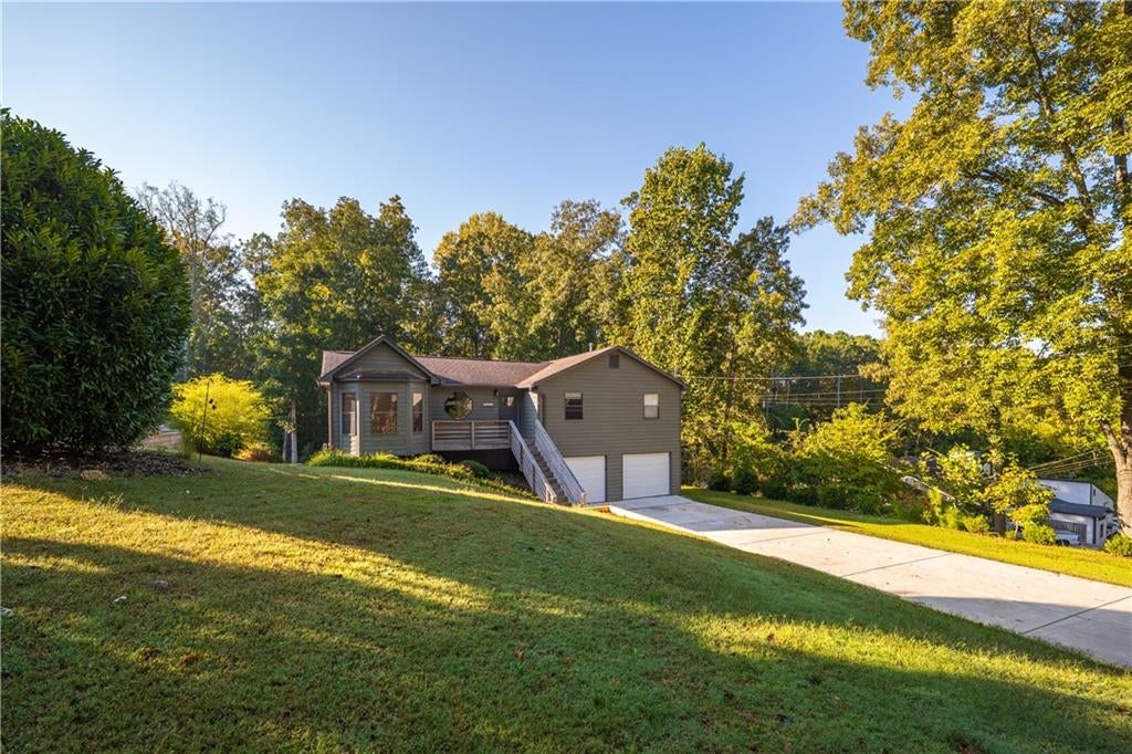 2387 Mohawk Trail