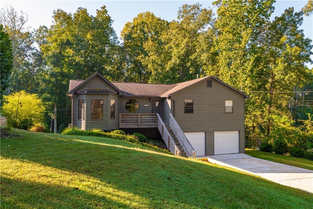 2387 Mohawk Trail