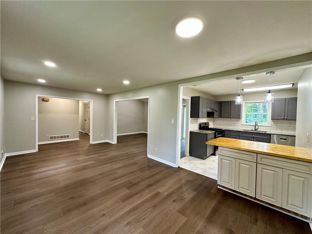 1620 Hebron Lane