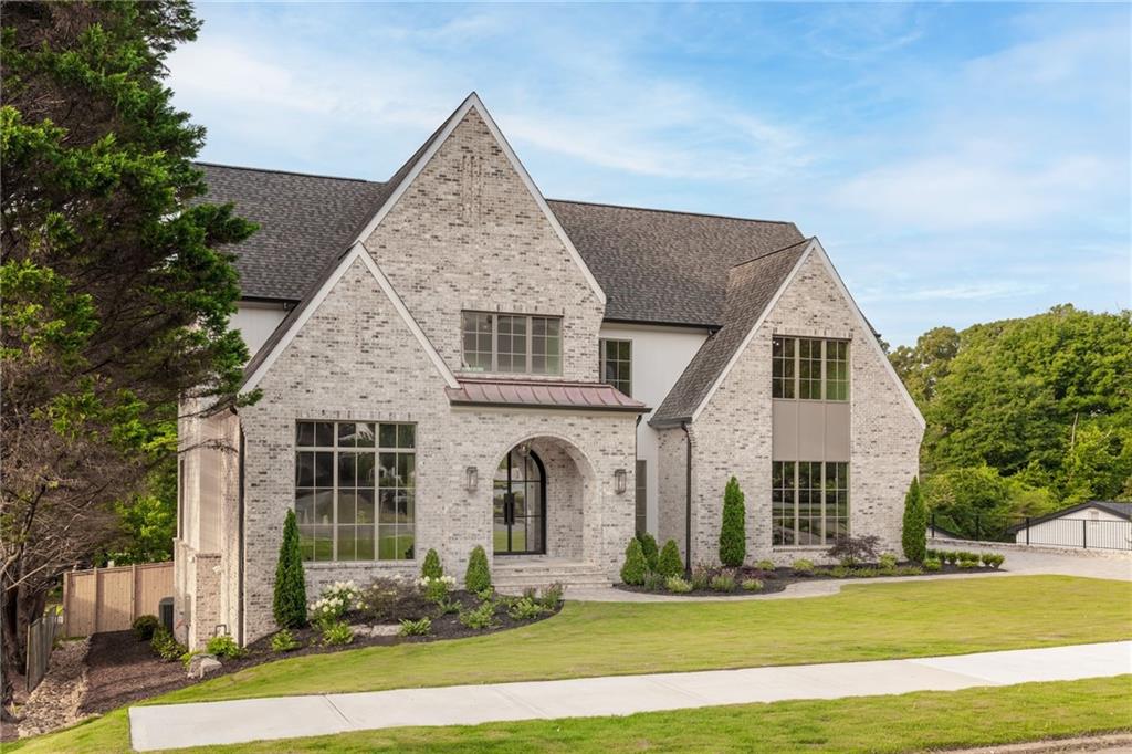 228 Thomas Circle