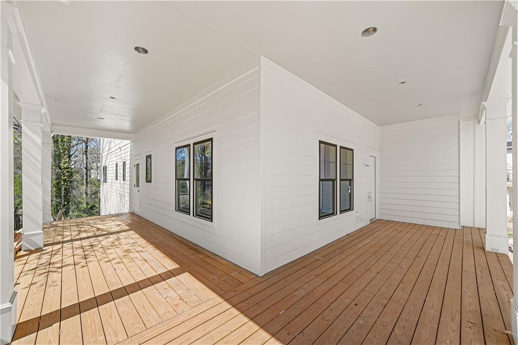 649 Hemlock Circle SE