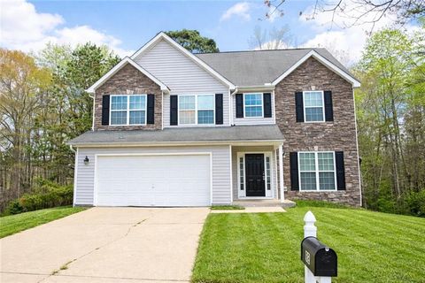 Homes For Sale - 92 Revere Turn<br/> Fairburn, GA 30213