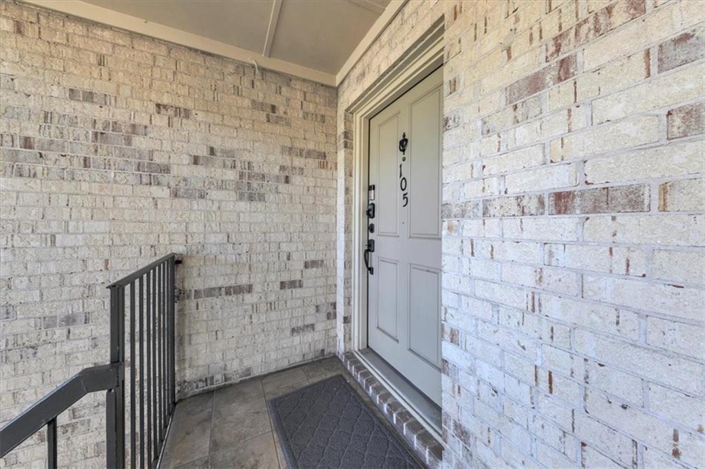 105 Adrian Place NW