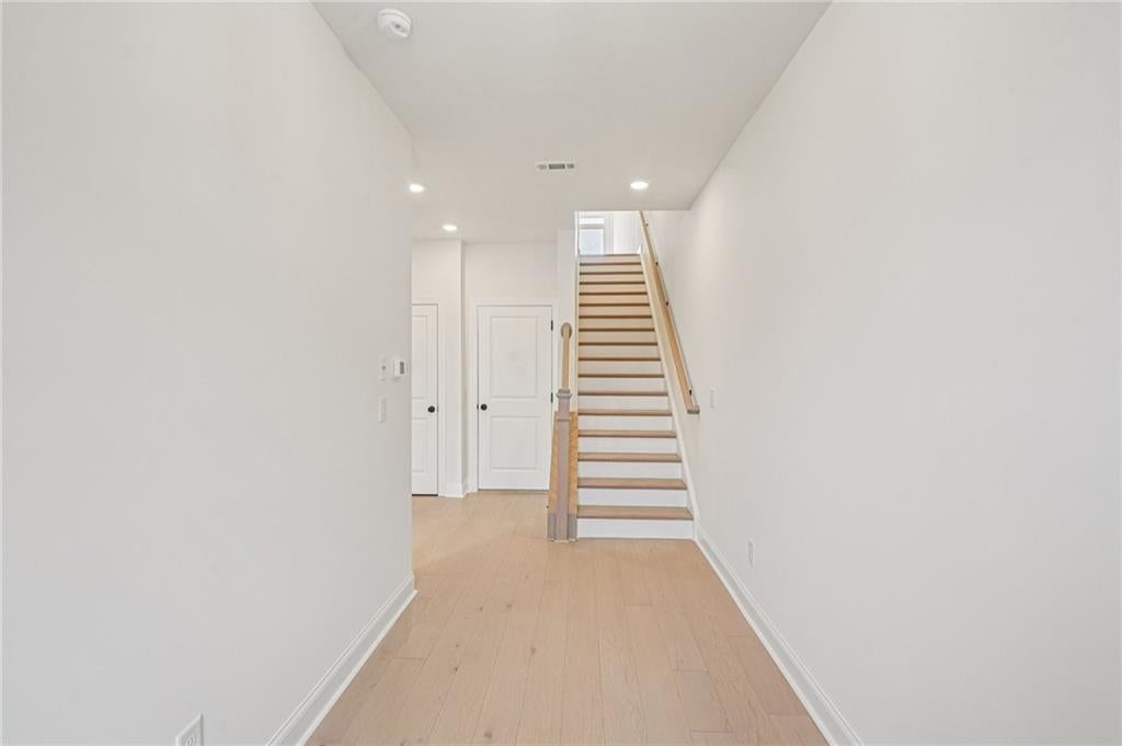 909 Shire Elm Street 26