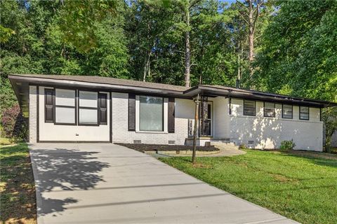 Homes For Sale - 6050 Ledgewood Drive<br/> Clayton County, Forest Park, GA 30297