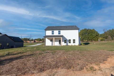 A home in Dacula