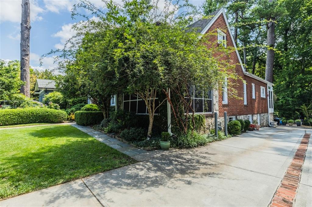 401 Emory Drive NE