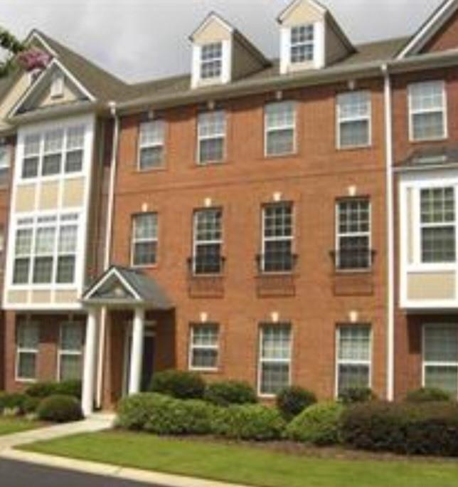 4 SIDE BRICK 3 STORY TOWNHOME HAS EXCELLENT SCHOOL DISTRICT, LOCATED NEAR SCHOOLS, SHOPPING, DINNING, ENTERTAINING AND SO MORE.
IT IS GATED COMMUNITY WITH POOL, PLAYGROUND, TENNIS COURT, WALKING TRAIL, DOG PARK AND EVEN BEAUTIFUL LAKE ENJOYIMG RELAXING VIEW.
NEWLY REPLACED HARDWOOD FLOOR ON MAIN, NEW CARPETS IN ALL BEDROOMS IN THE HOUSE, ALL NEW APPLIANCES IN THE KITCHEN AND ALSO INCLUDED WASHER & DRYER. FRESHLY NEW PAINTED ALL AROUND THE HOUSE.
THERE'S A HUGE BONUS ROOM WITH FULL BATHROOM IN THE BASEMENT (1ST FLOOR) ENJOY GREEN VIEW TO THE PATIO.
PLENTY OF EXTRA PARKING SPACE FOR THE GUESTS IN THE NEIGHBORHOOD.
DON'T MISS OUT THIS BEAUTIFUL HOUSE.