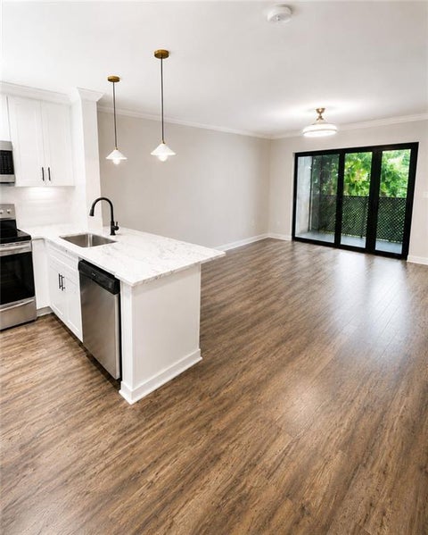 Condo For Sale - 300 Johnson Ferry Road #A406<br/> Atlanta, GA 30328