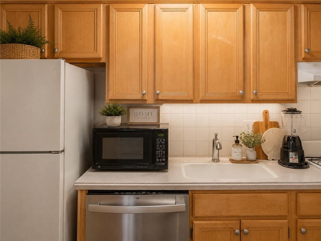 2805 NE Northeast Expy Way NE C-14