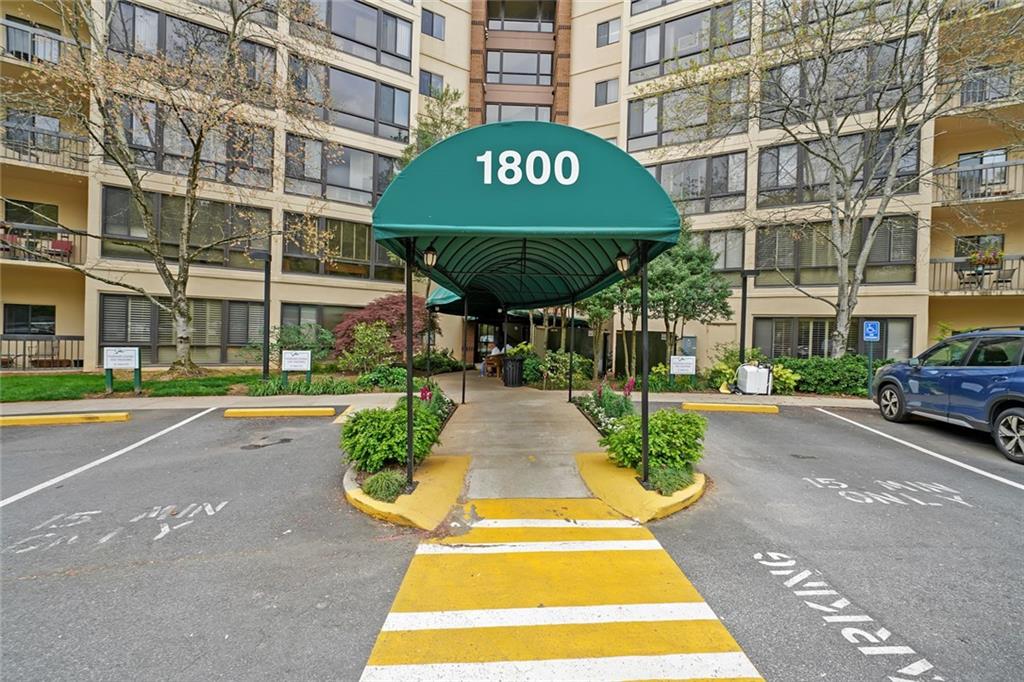 1800 Clairmont Lake 313