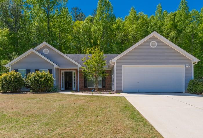 You will love this charming ranch Style home with new stainless steel kitchen appliances ,located in Swim/Tennis community near Jefferson City Schools. It is a 3 bedroom, 2 baths with attached 2 car garage. No Pets