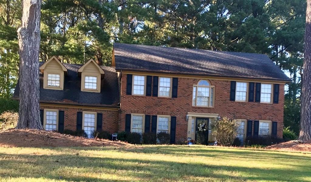 Well-maintained 3-sided brick home in a sought-after Honey Creek, just minutes from I-20! Features include a brand-new kitchen with granite countertops, new cabinets, and newer appliances, as well as new flooring on the main level. Enjoy your formal dining room and formal living room. Two staircases lead to all five bedrooms, offering ample space. One of the bedrooms upstairs would be perfect for an office, nursery, or roommate, as it has private entry from its own staircase near the garage and exterior door. Very private lot, enjoy your backyard with a shed and privacy fence. Option to join Honey Creek Golf & Country Club. Both HVAC systems were replaced in 2022. Move-in ready!!