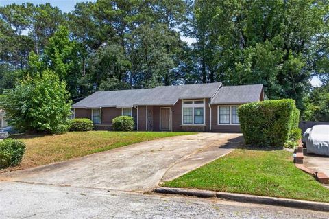 Homes For Sale - 2414 Leslie Brook Drive<br/> Decatur, GA 30035