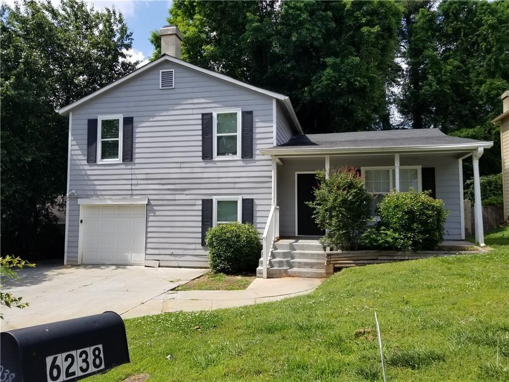 Beautiful split level home with 3 bedrooms, 2 full baths, kitchen with SS appliances, fireplace in family room,  fenced yard, 1 car garage. This home is perfect as a starter home or investment home as there are NO rental restrictions and there is NO HOA. No blind offers, Sold AS-IS, NO SDS
. Offers must be submitted through
Propoffers website