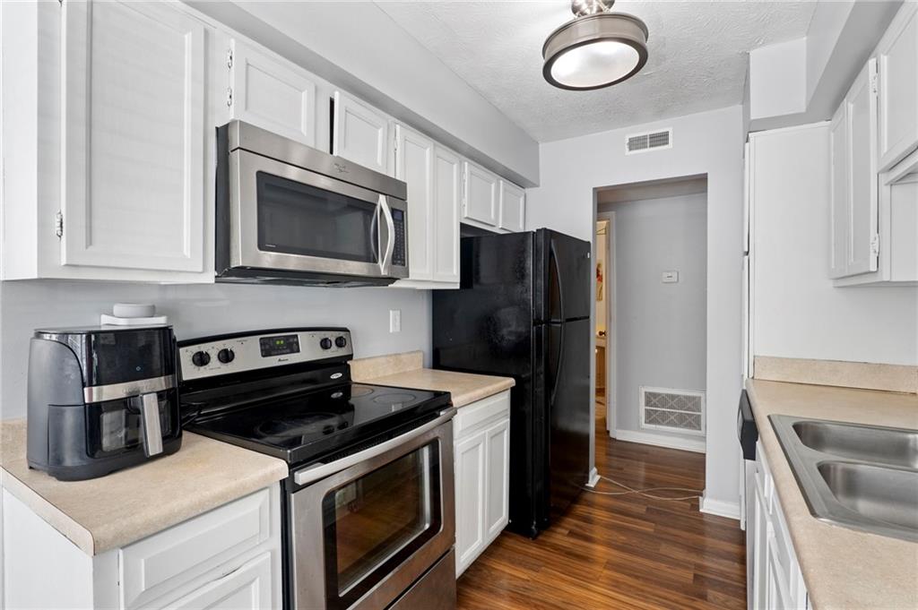 1211 Glenleaf Drive