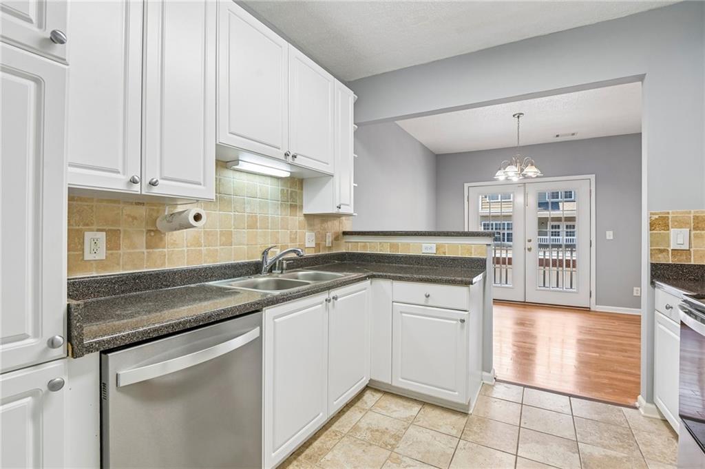 5112 Woodland Lane