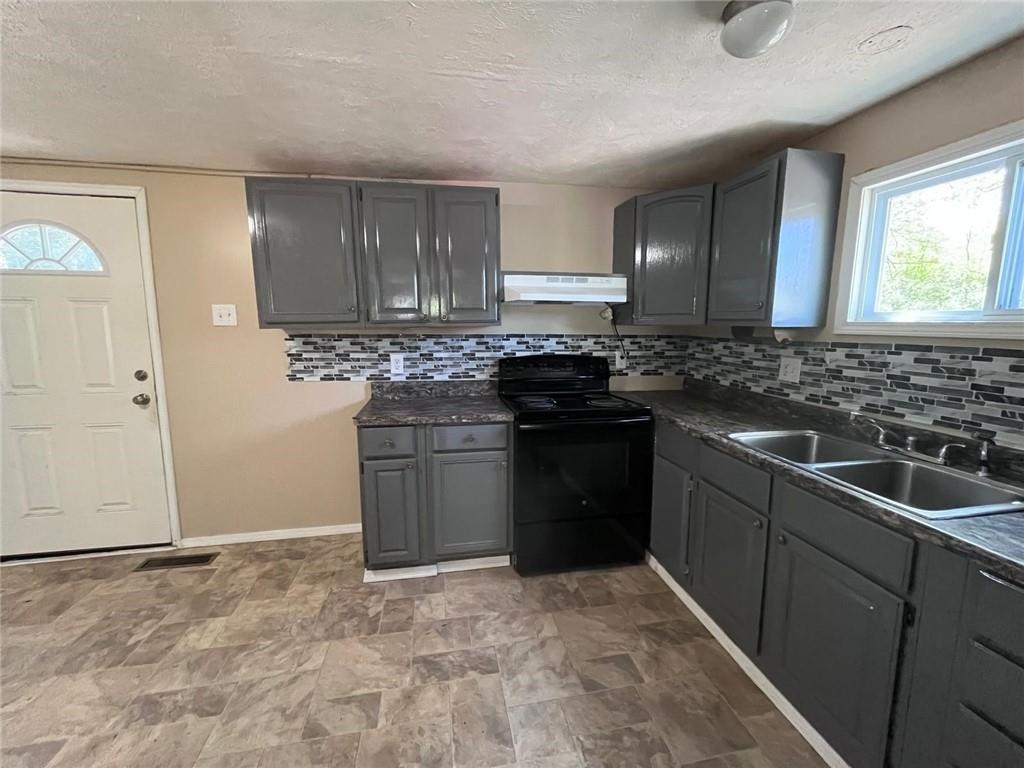 3206 Lakeland Lane