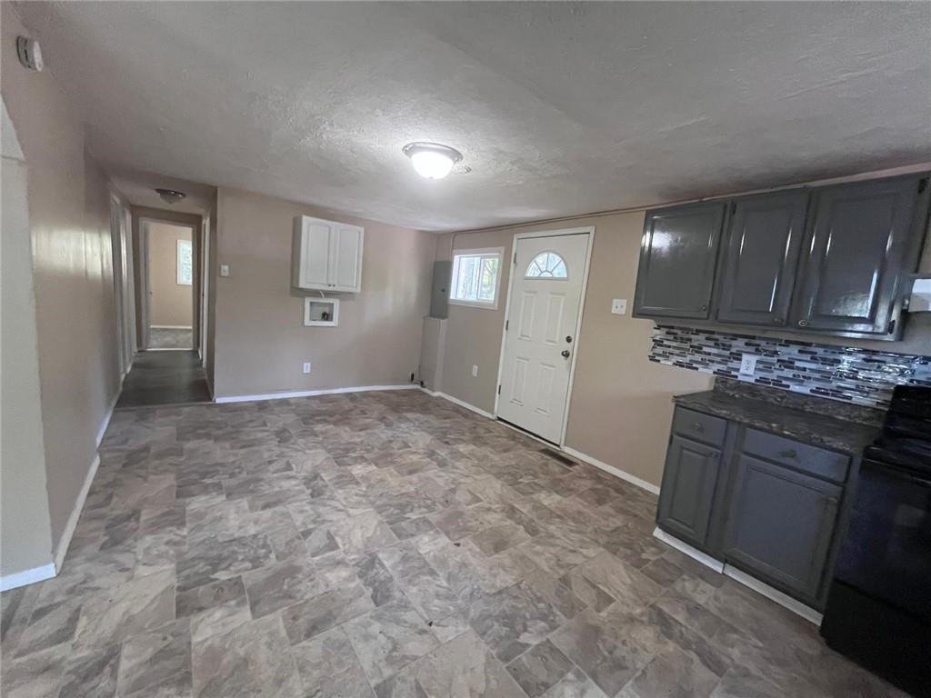 3206 Lakeland Lane