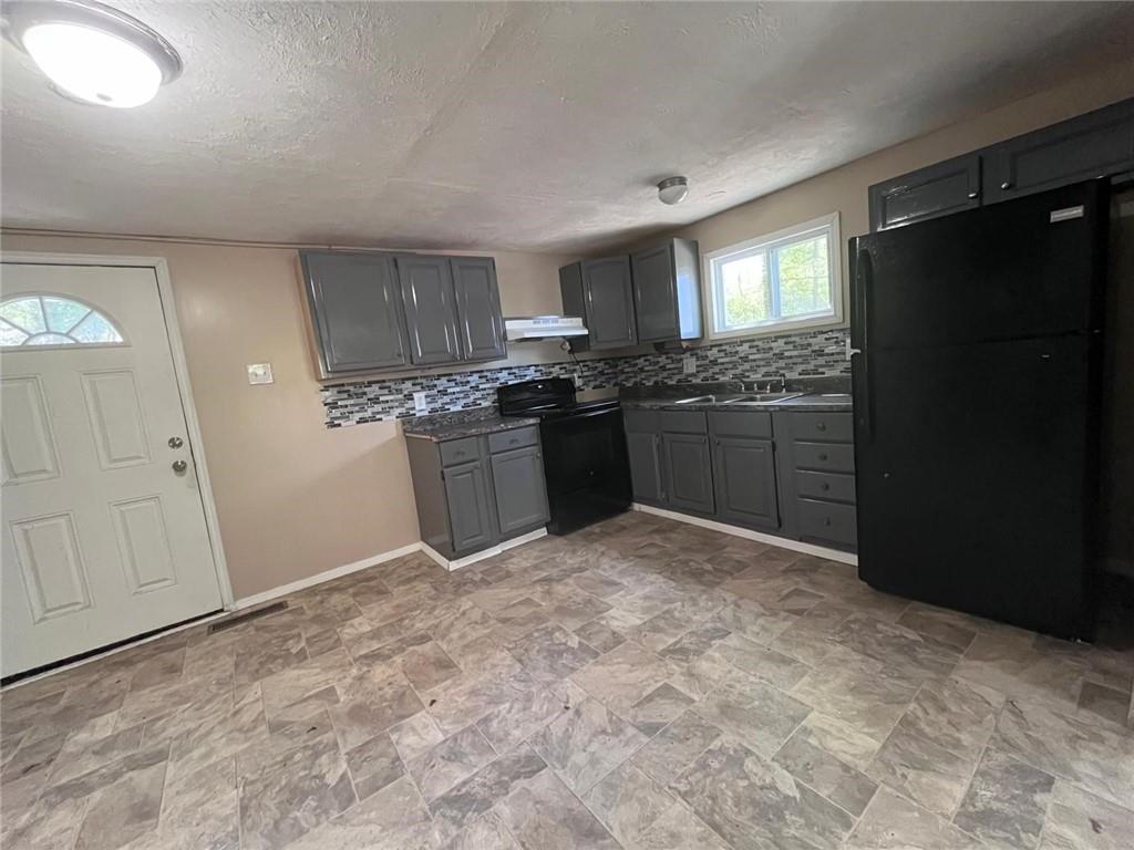 3206 Lakeland Lane