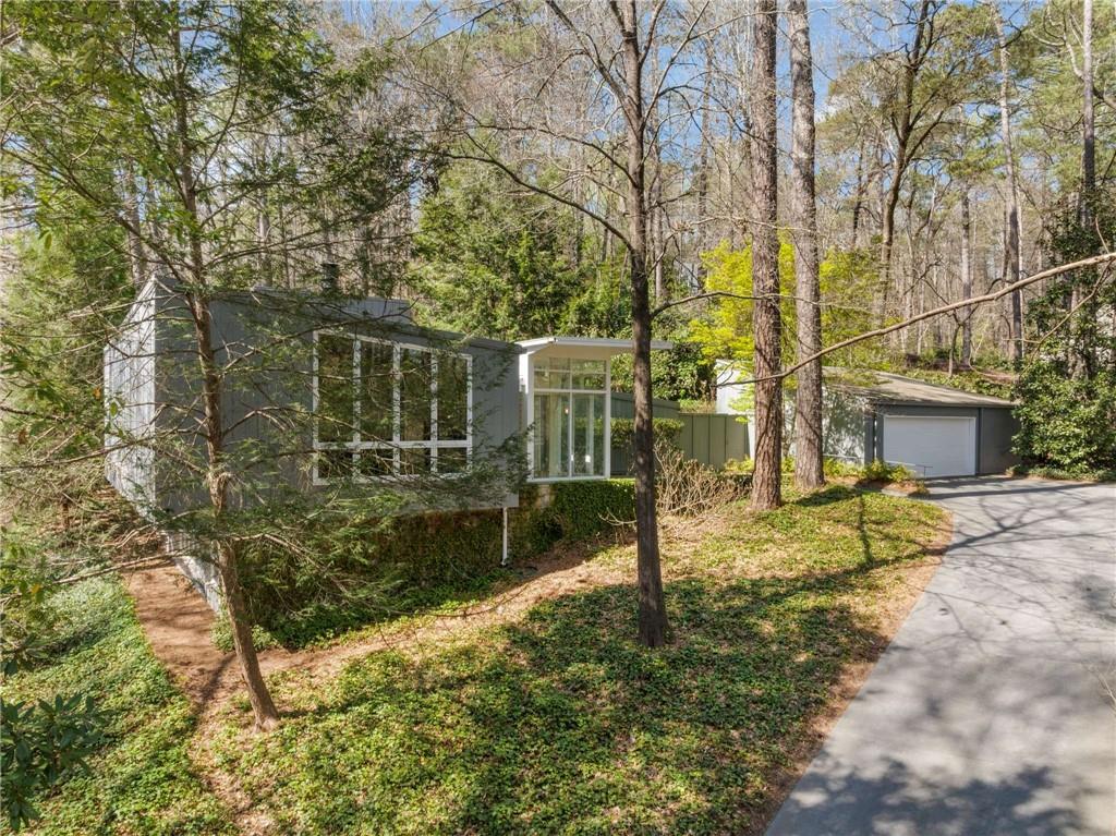 1105 Crest Valley Drive, Sandy Springs, Georgia image 3