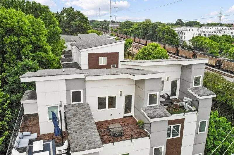 Atlanta, Georgia 30307, United States, 3 Bedrooms Bedrooms, ,4 BathroomsBathrooms,Residential,Active,158760