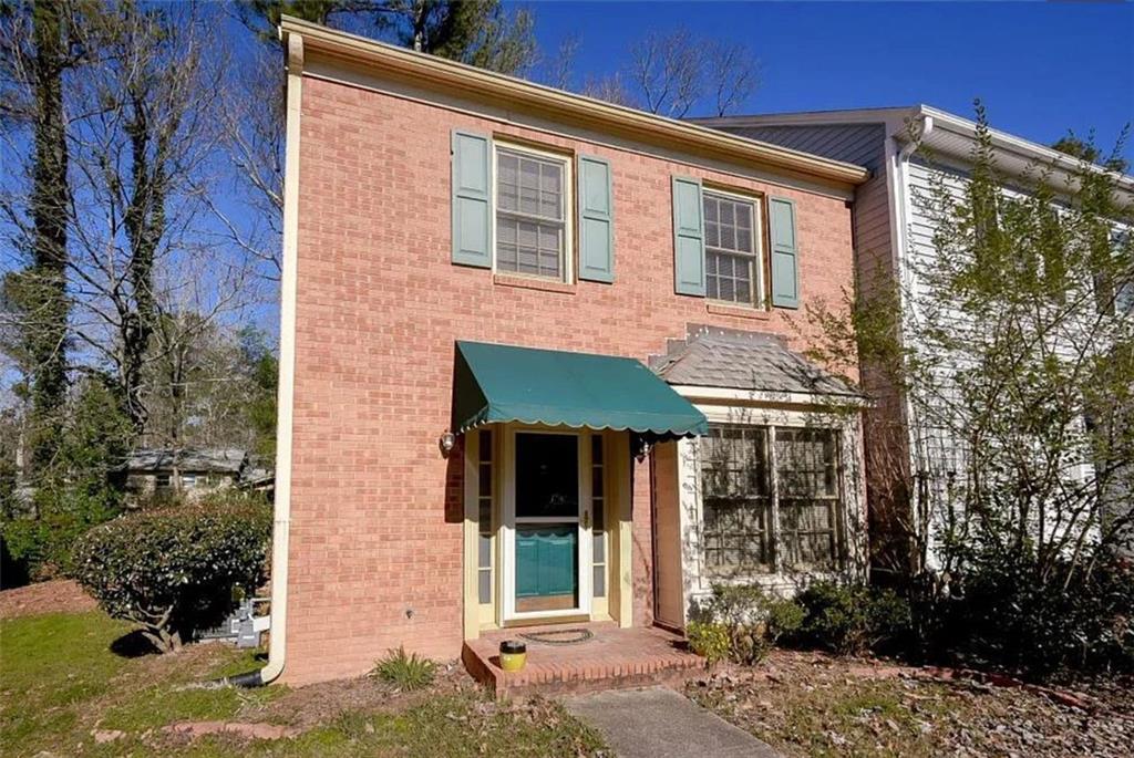 Awesome East Cobb townhome, with in minutes to the Battery and the interstate. Great Schools. Good for a young family/couple or roommates!