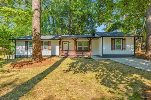 Homes For Sale - 8438 N Pond Drive<br/> Riverdale, GA 30274