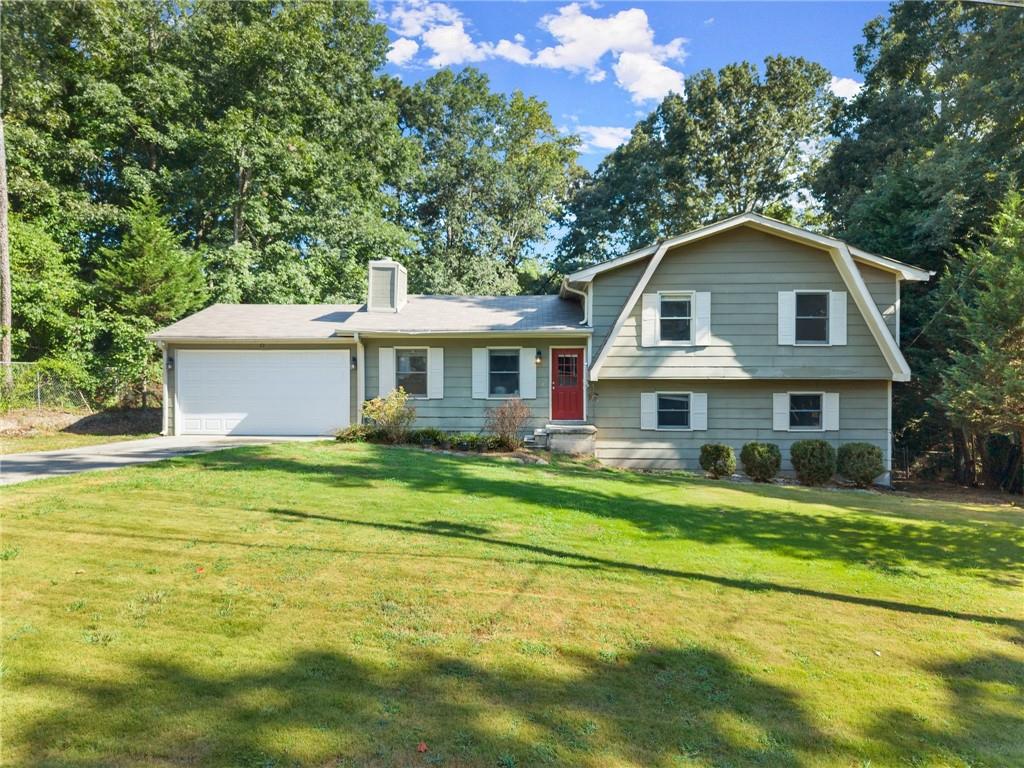 Welcome to 6345 Iris Drive—a move-in-ready home tucked in a quiet cul-de-sac in one of Flowery Branch’s most desirable areas, with no HOA and easy access to Spout Springs Road and I-985.
Inside, you'll love the split floor plan with tons of space, featuring 3 bedrooms upstairs and an optional 4th bedroom or bonus room in the finished basement. The heart of the home is the large open-concept kitchen and dining area, perfect for everyday living and entertaining. A cozy fireplace adds warmth to the living space, and fresh paint throughout gives it a clean, updated feel.
Step outside to enjoy the newer above-ground pool and deck, perfect for summer fun, and a large, private backyard with room to play, garden, or relax in peace.
Located in the highly rated Cherokee Bluff school district, this home offers great value and space in a fast-growing area. Priced to sell quickly—don’t miss your chance to call this one home!