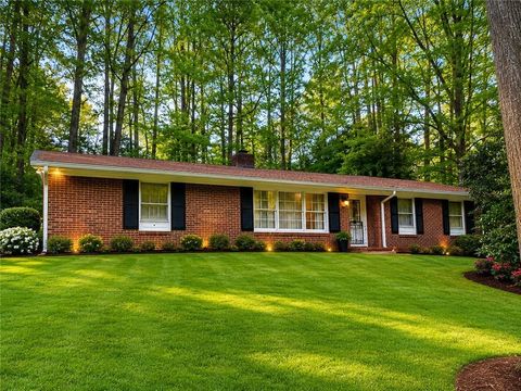 Homes For Sale - 3059 Nottaway Court<br/> Atlanta, GA 30341