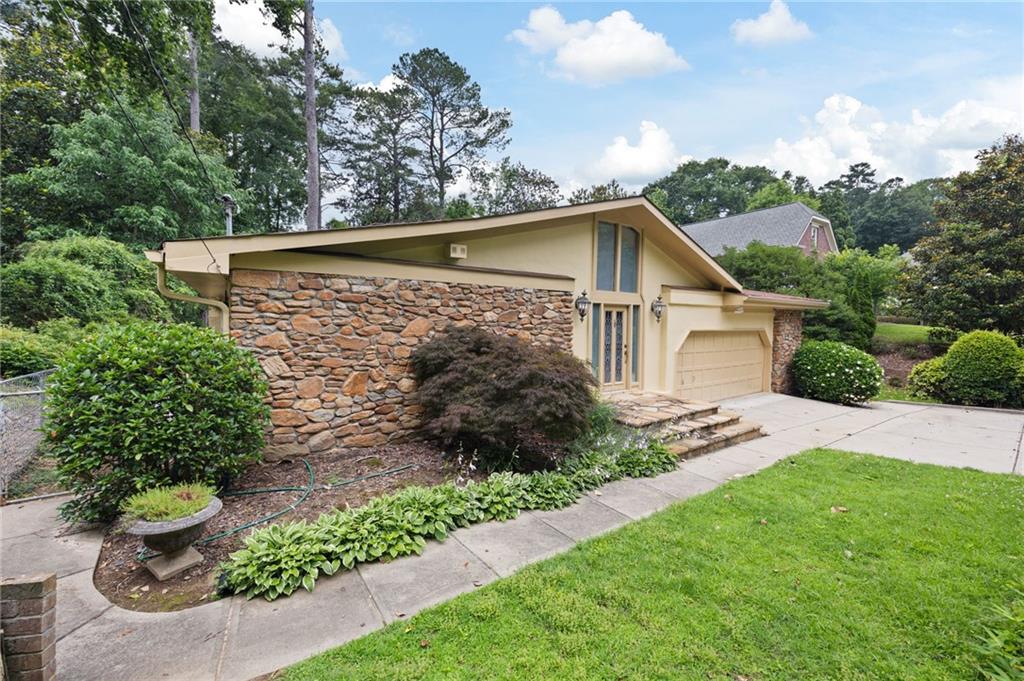 3272 Pinestream Road NW