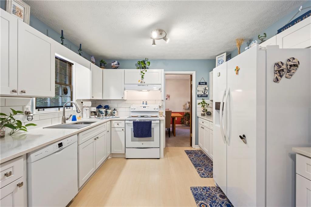 607 Cascade Drive, Lilburn, Georgia image 7