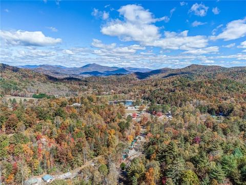 A home in Hiawassee