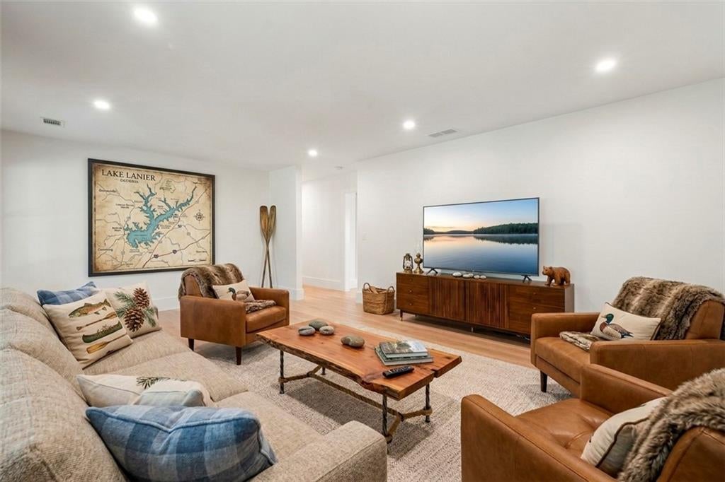 745 Honeysuckle Road NW