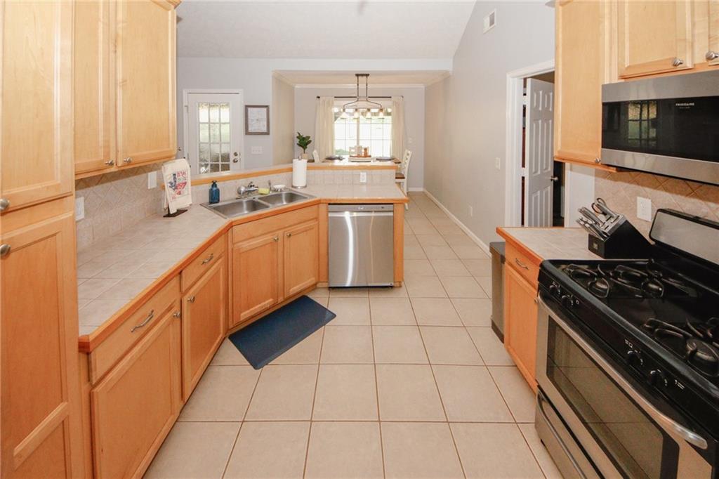 70 Oaklake Drive, Covington, Georgia image 17