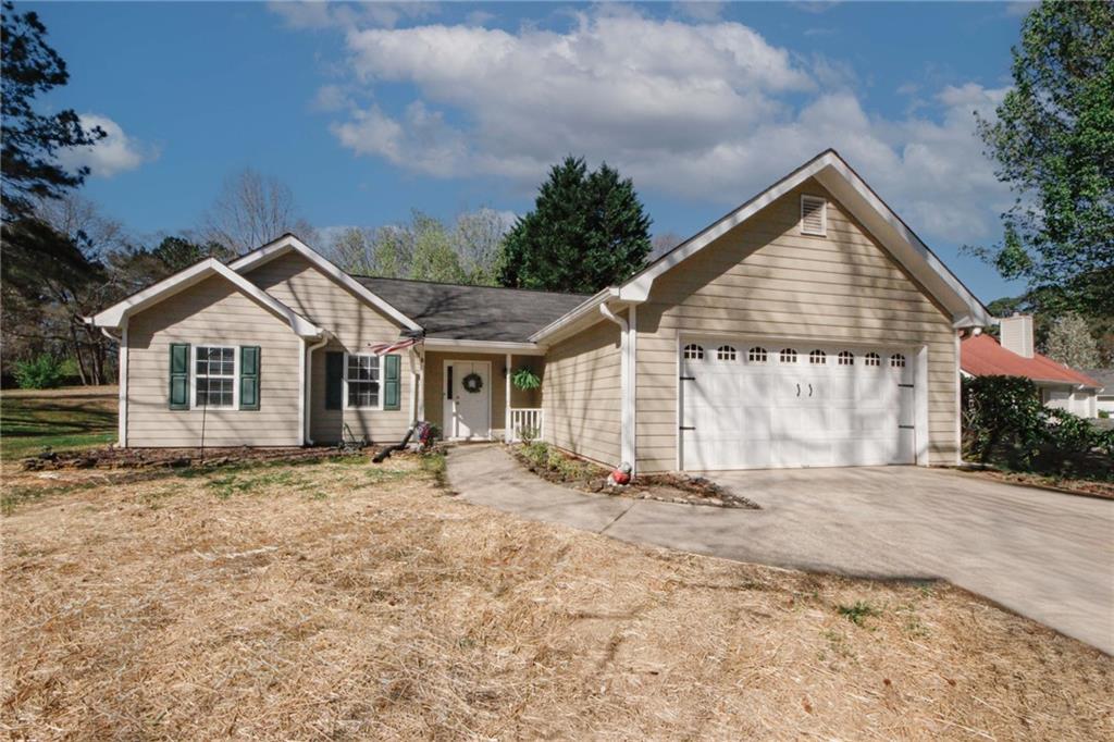 70 Oaklake Drive, Covington, Georgia image 1