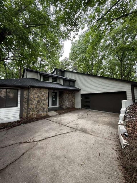 Homes For Sale - 352 N Peak Drive<br/> Alpharetta, GA 30022