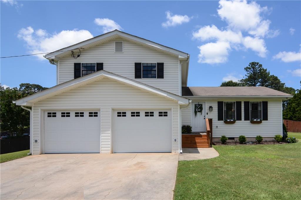 Location, location, location! Very near thriving Downtown Woodstock. Convenient for shopping, entertainment, I-575 and Hwy. 92. Flowing open floor plan with lots of entertaining space and a chef's kitchen featuring custom solid wood cabinets, gleaming premium granite countertops and stainless appliances. This beautifully decorated home will wow you from the moment you enter. The spacious sunroom that overlooks the large, level backyard will become your favorite retreat! New HVAC unit and epoxy garage floors and much more!