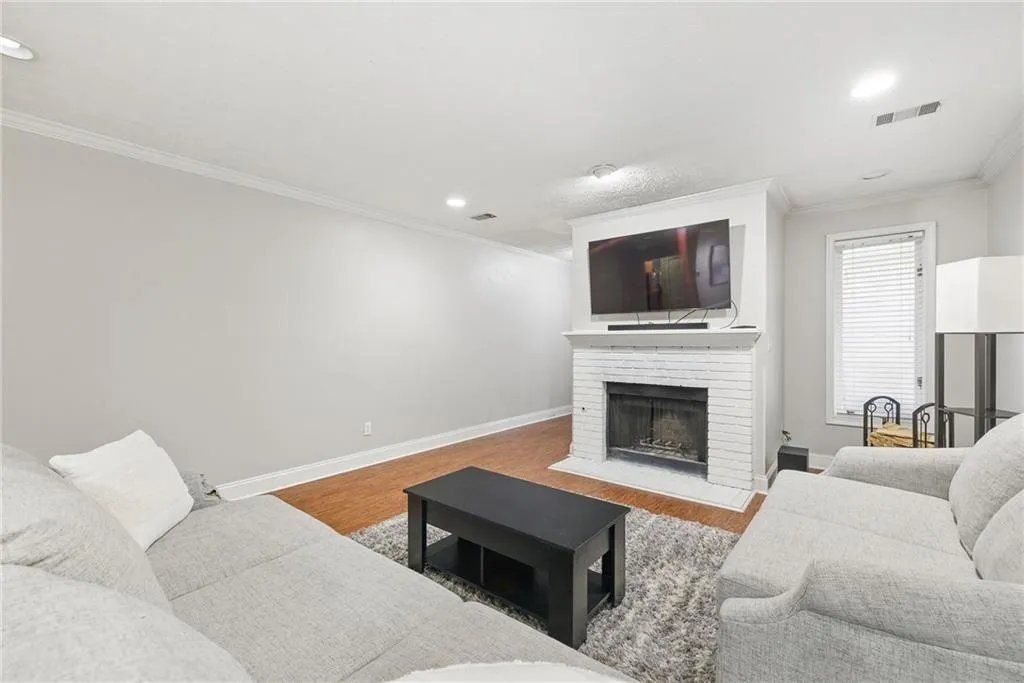 Atlanta, Georgia 30324, United States, 3 Bedrooms Bedrooms, ,2 BathroomsBathrooms,Residential,Active,168249