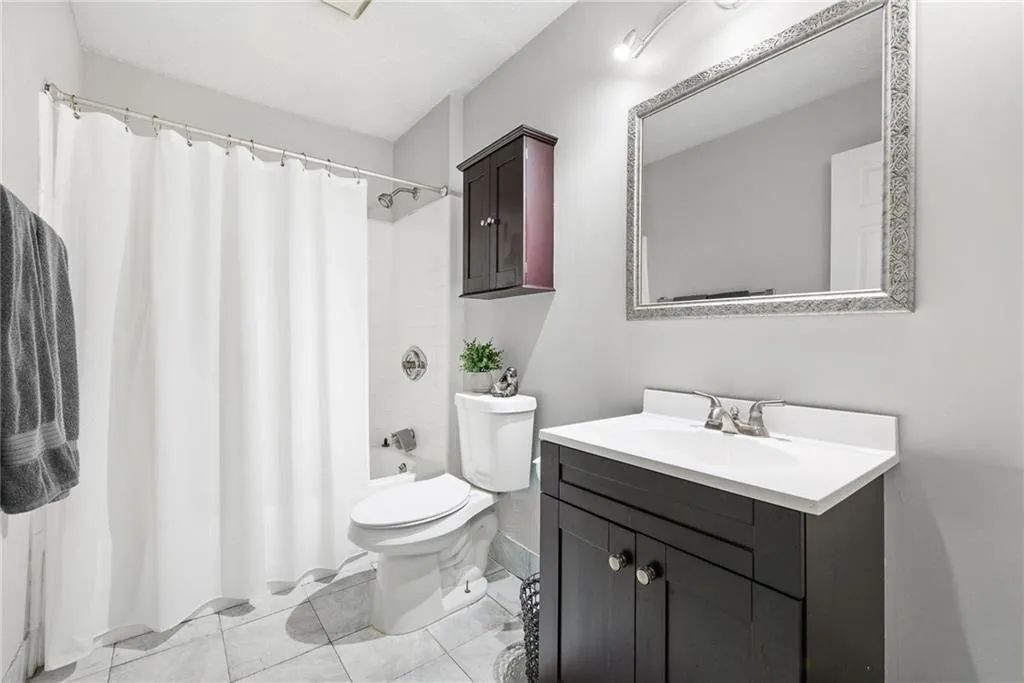 Atlanta, Georgia 30324, United States, 3 Bedrooms Bedrooms, ,2 BathroomsBathrooms,Residential,Active,168249