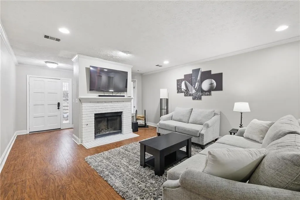 Atlanta, Georgia 30324, United States, 3 Bedrooms Bedrooms, ,2 BathroomsBathrooms,Residential,Active,168249