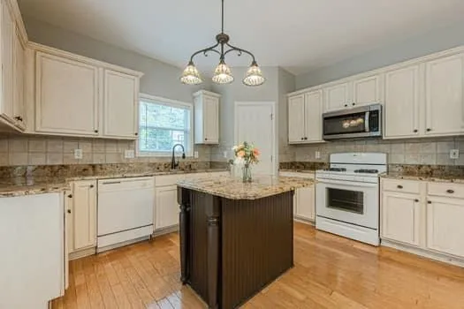 Canton, Georgia 30114, United States, 4 Bedrooms Bedrooms, ,4 BathroomsBathrooms,Residential,Active,192139