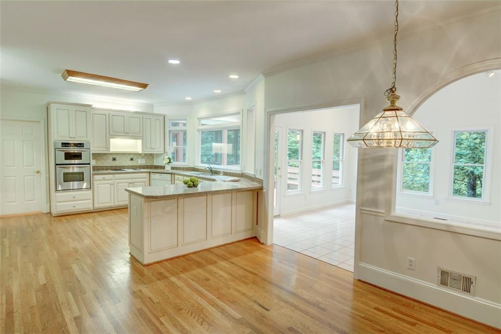 5404 Chaversham Lane, Peachtree Corners, Georgia image 23