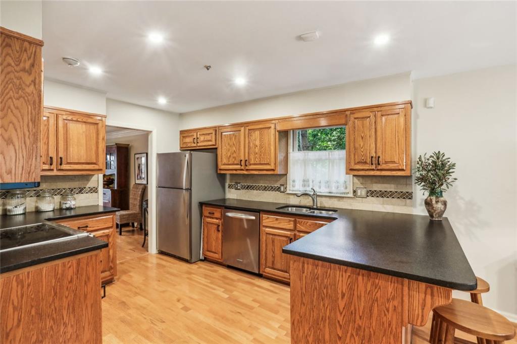 1386 Sheffield Glen Way, Atlanta, Georgia image 9