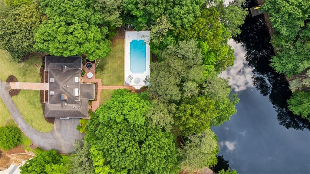 8925 Huntcliff Lake Court