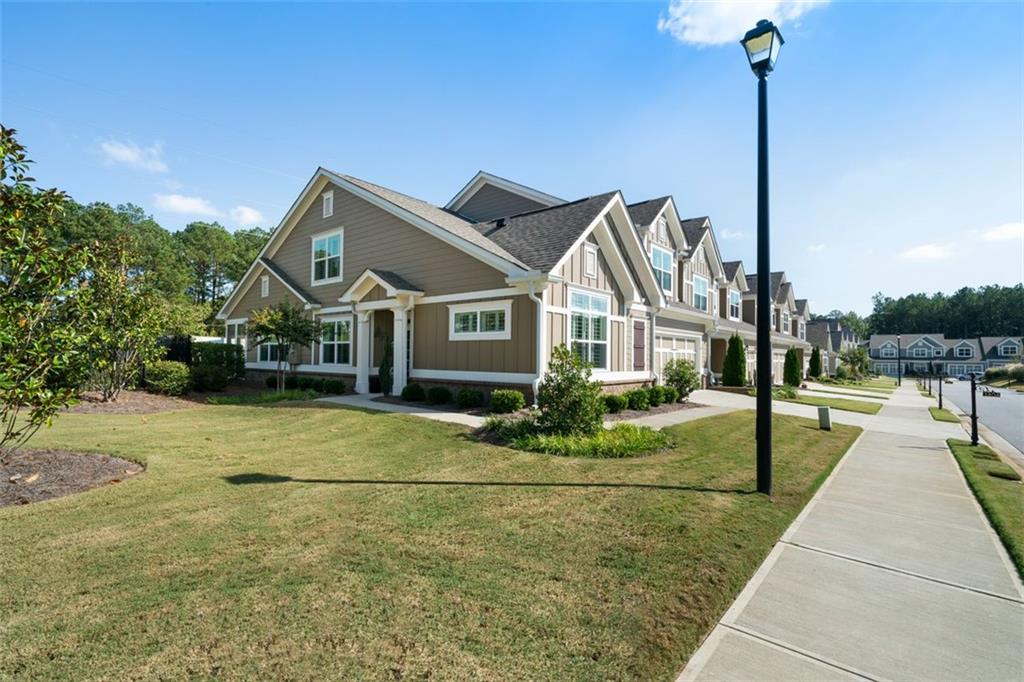 1404 LEXINGTON GREEN Pines