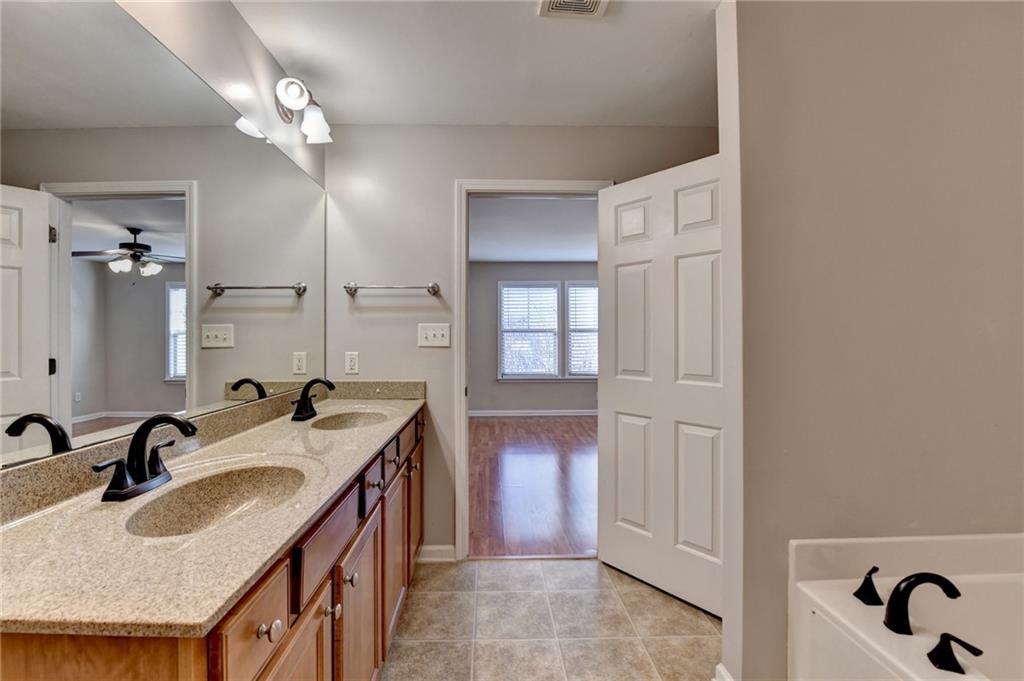 702 Village Field Court, Suwanee, Georgia image 37
