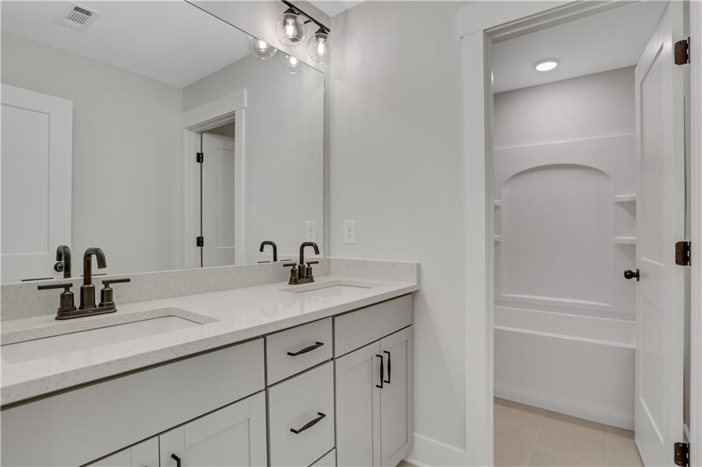 6992 Manchester Drive, Flowery Branch, Georgia image 44