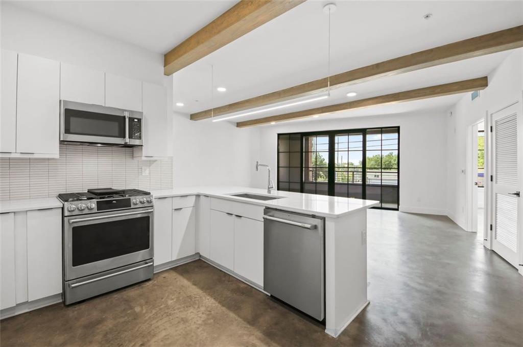 346 Peters Street 102